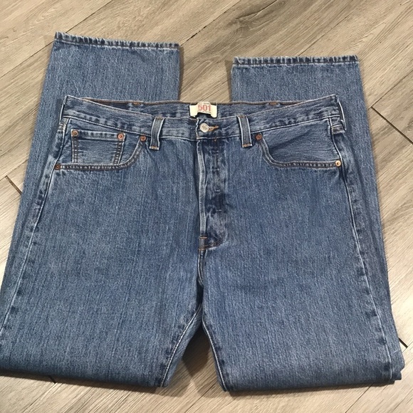Levi’s 501 Preshrunk Light Wash Straight Leg Jeans         Size 38x32 - Picture 6 of 10